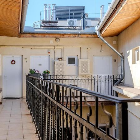 Cozy Flat In The Heart Of Buda Budapeste Exterior foto