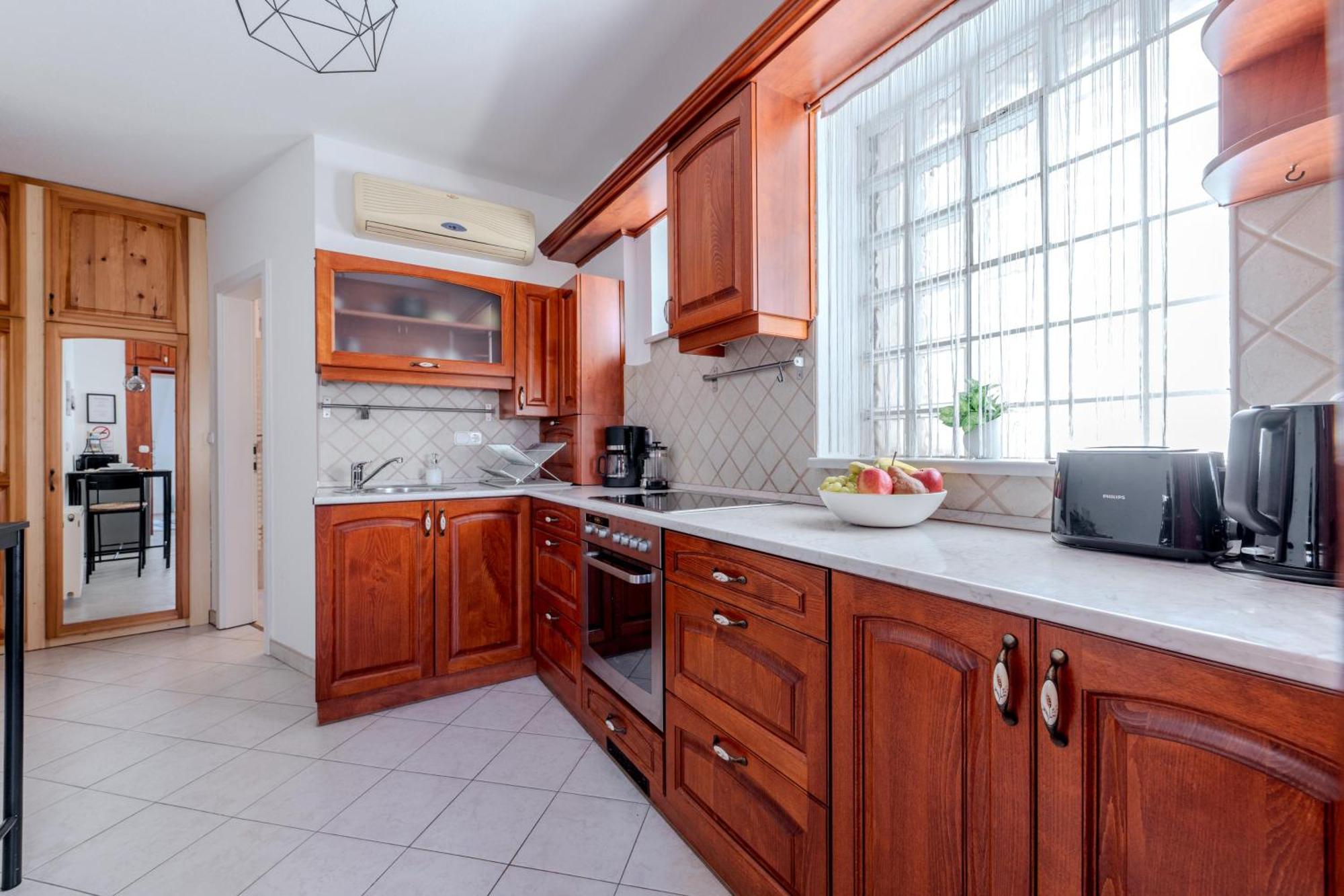 Cozy Flat In The Heart Of Buda Budapeste Exterior foto
