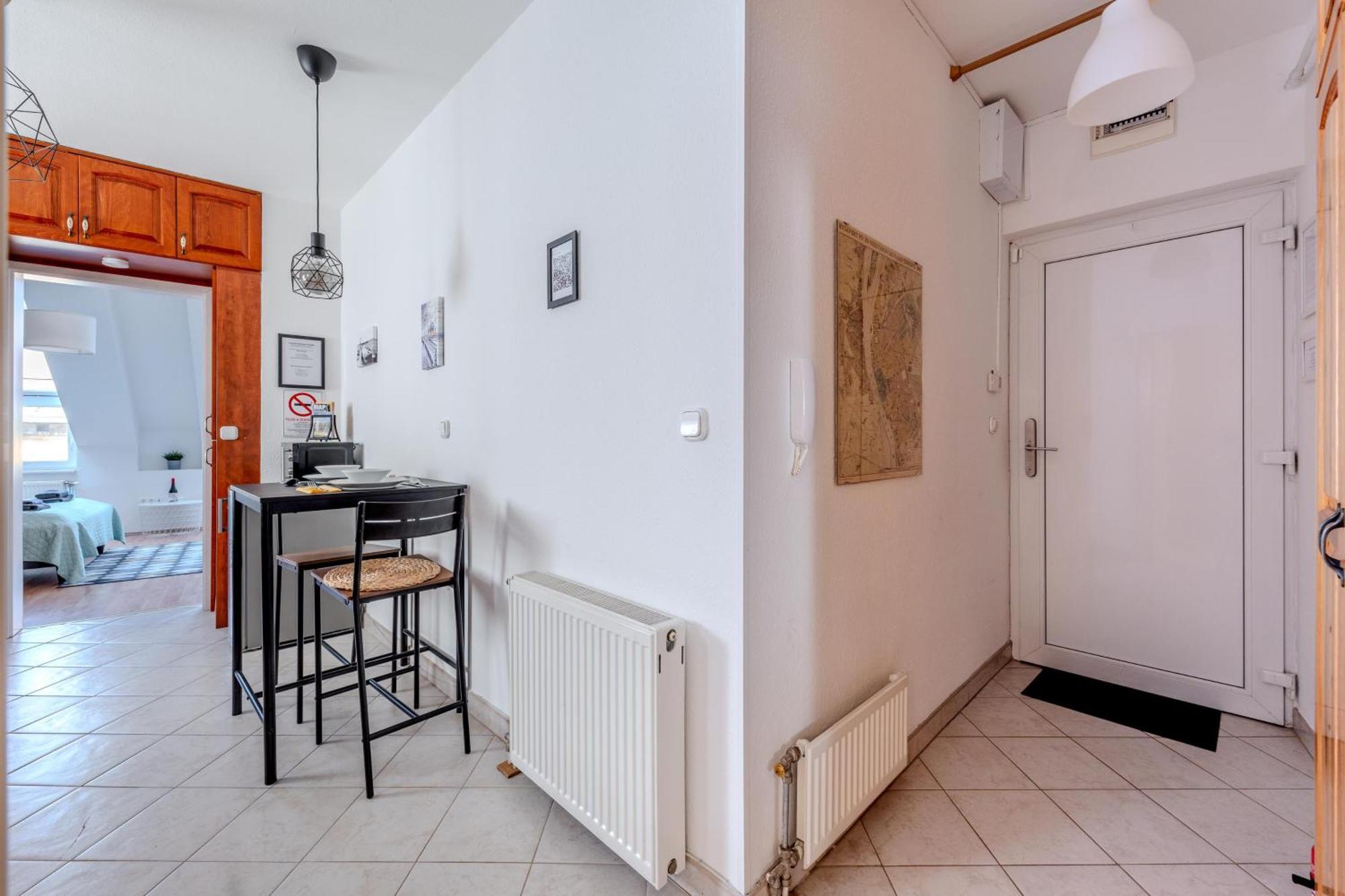 Cozy Flat In The Heart Of Buda Budapeste Exterior foto
