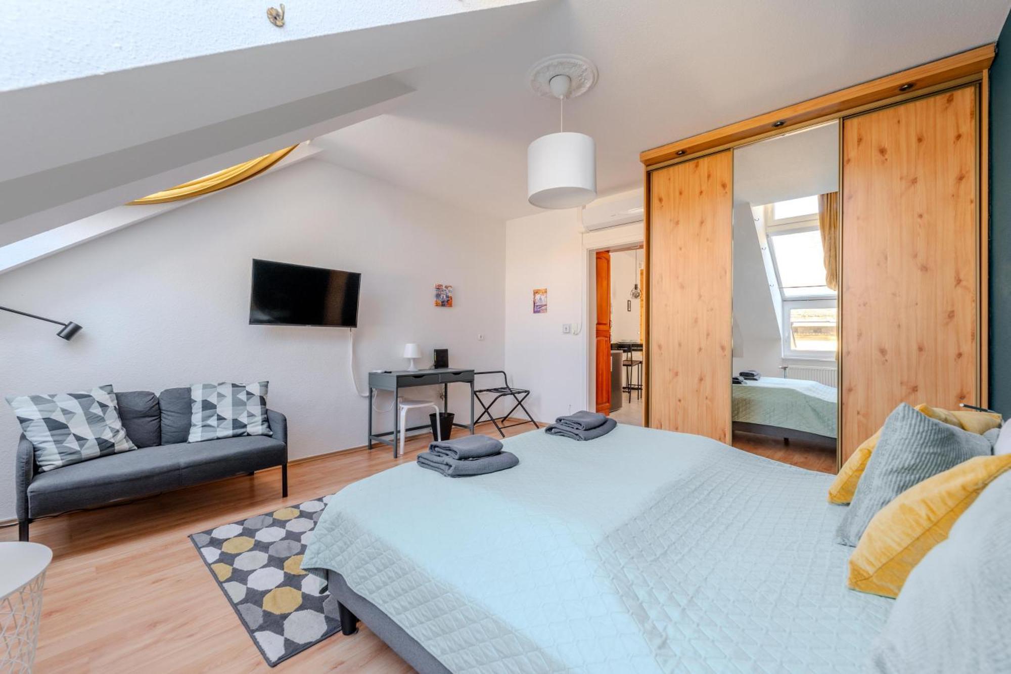 Cozy Flat In The Heart Of Buda Budapeste Exterior foto